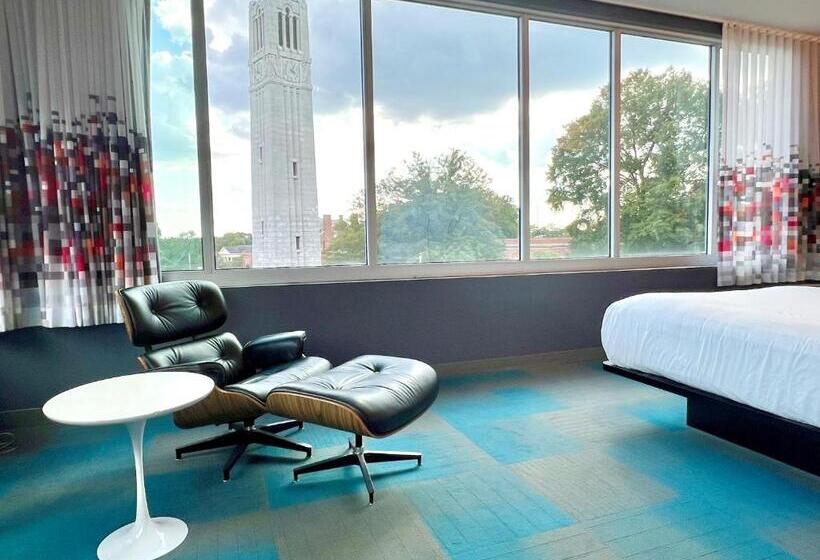 جناح سرير ملكى, Aloft Raleigh