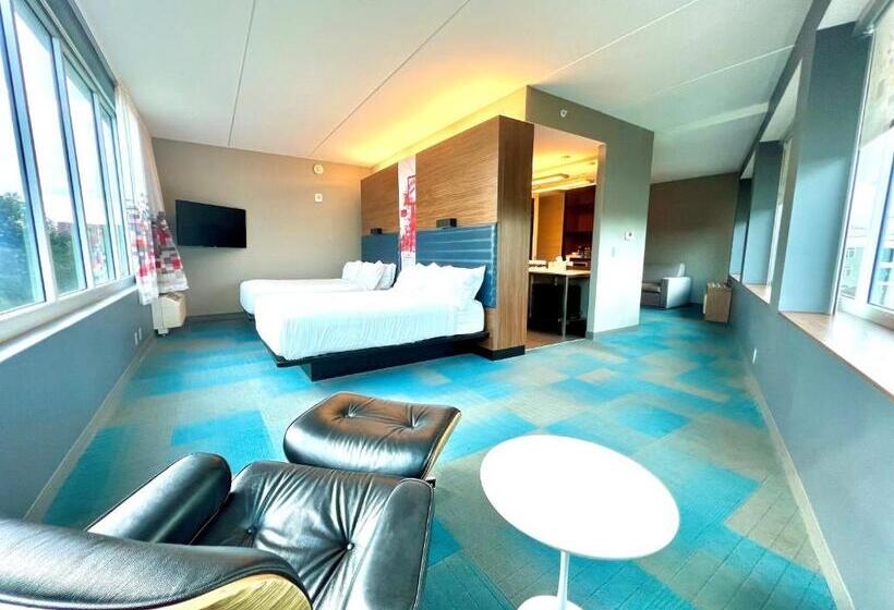 جناح سرير ملكى, Aloft Raleigh