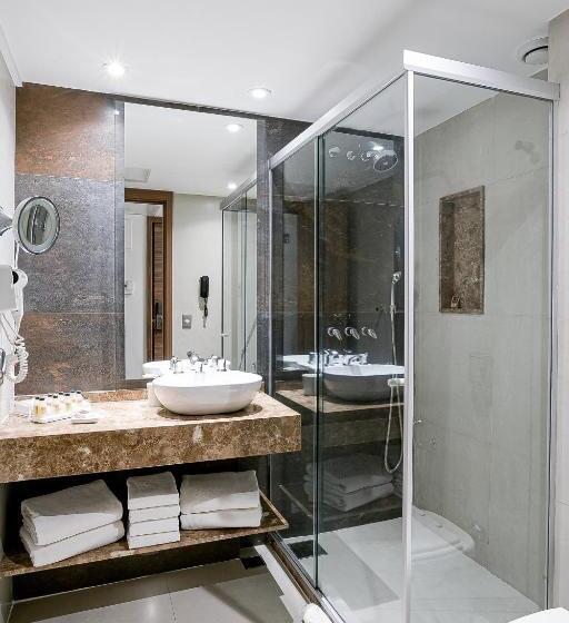 اتاق خانوادگی, Arena Leme