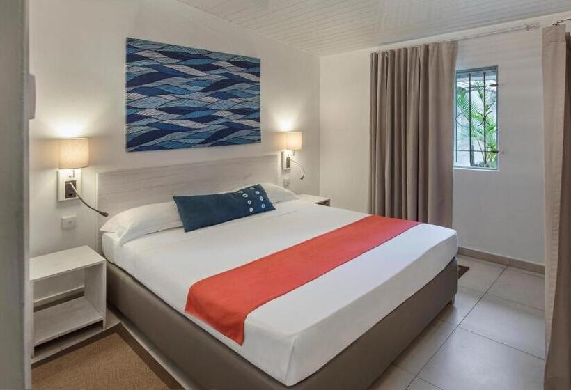 بانگلوی استاندارد, Astroea Beach