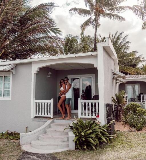 بانگلوی استاندارد, Astroea Beach