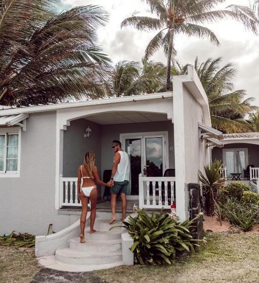 بانگلوی استاندارد, Astroea Beach