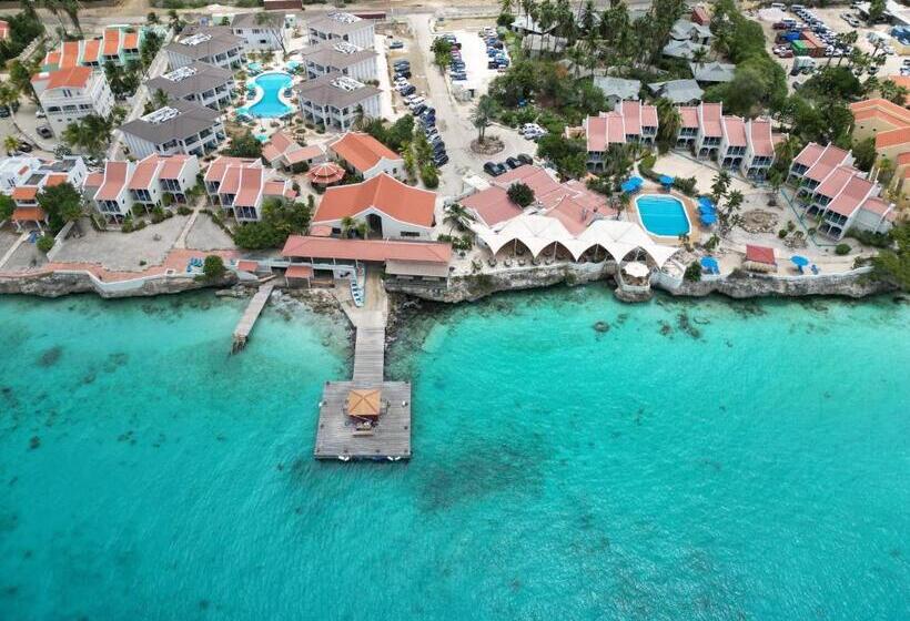 בונגלו משפחתי, Captain Don's Habitat