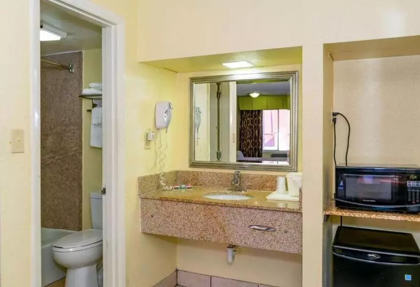スタンダードルーム, Econo Lodge Weldon  Roanoke Rapids