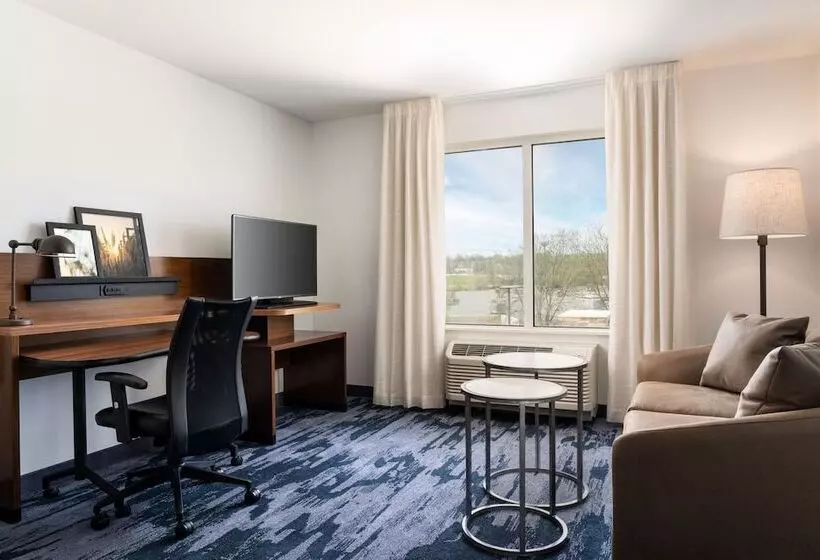 سوییت اجرایی, Fairfield Inn & Suites By Marriott Akron Fairlawn
