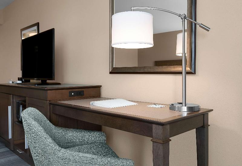 キングサイズベッドのスタンダードルーム, Hampton Inn & Suites Fort Mill