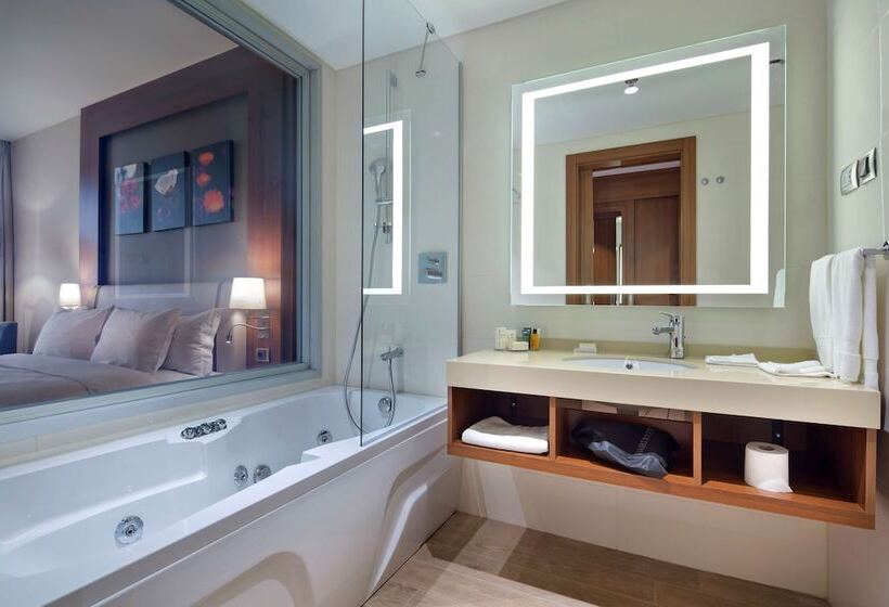 キングサイズベッドのスイートルーム, Hilton Garden Inn Istanbul Beylikduzu