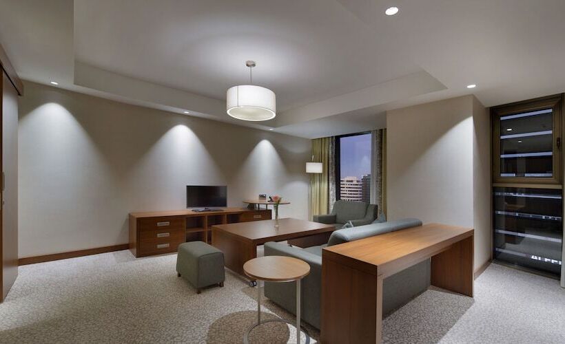 キングサイズベッドのスイートルーム, Hilton Garden Inn Istanbul Beylikduzu