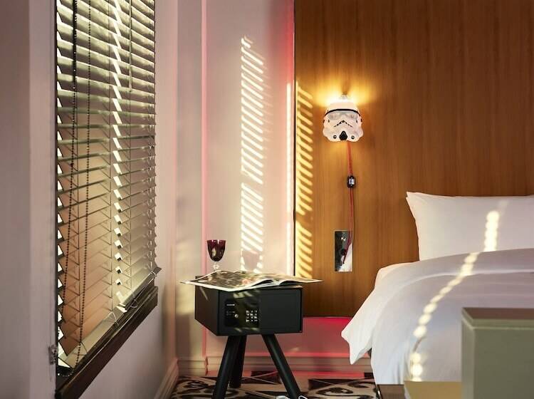 Люкс с Видом, Mama Shelter La Hollywood