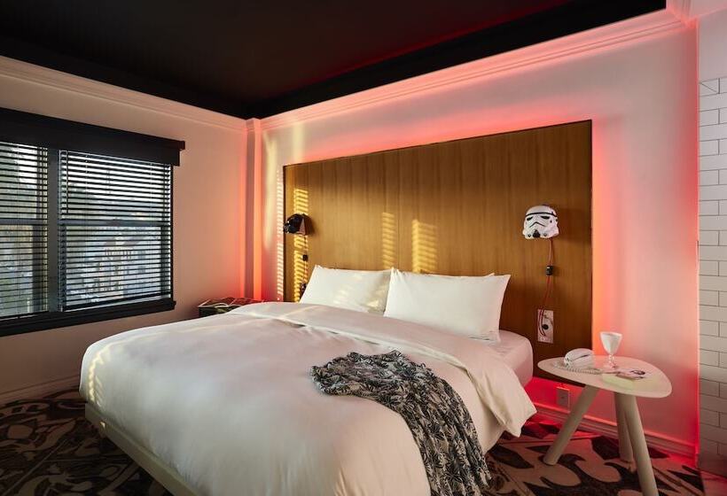 Люкс с Видом, Mama Shelter La Hollywood