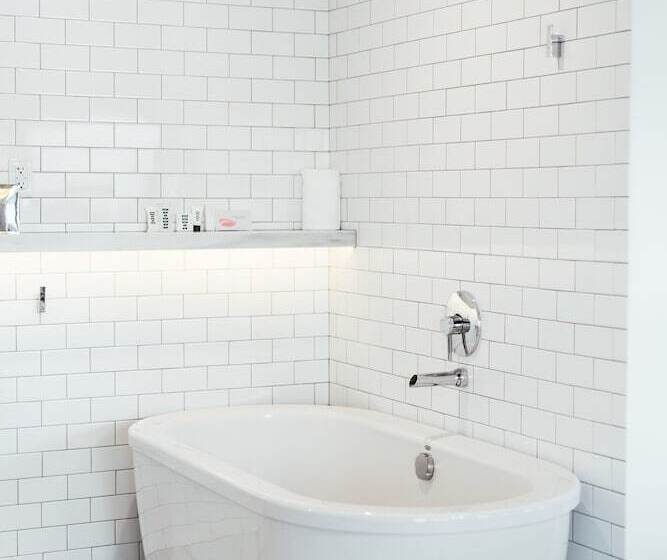 Люкс с Видом, Mama Shelter La Hollywood