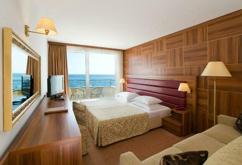 اتاق استاندارد با بالکن, Palas