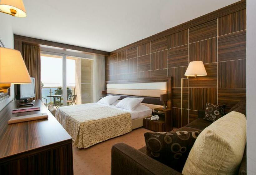 اتاق استاندارد با بالکن, Palas