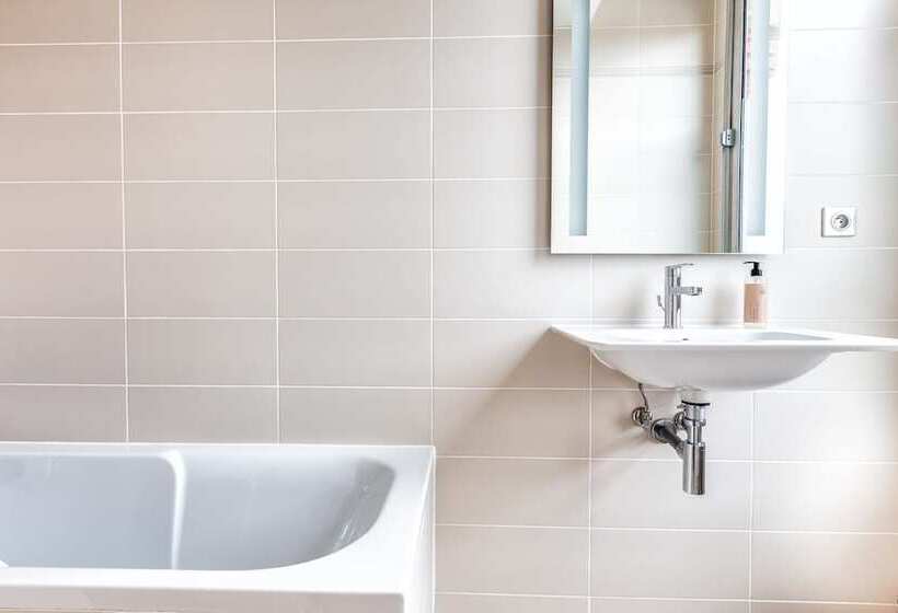 Номер Superior Внутренний, Paris D Issy Hôtel Porte De Versailles