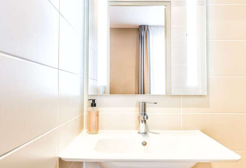 Номер Superior Внутренний, Paris D Issy Hôtel Porte De Versailles
