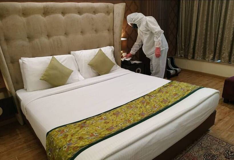 豪华房间, Pipal Tree