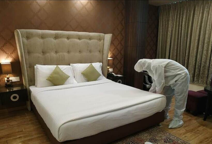 豪华房间, Pipal Tree