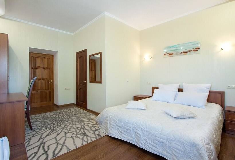 주니어 스위트, Piramida Business