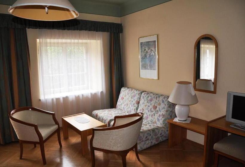 غرفة عائلية, Post