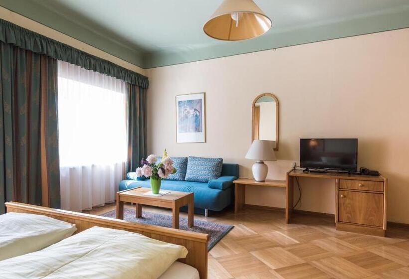 غرفة عائلية, Post