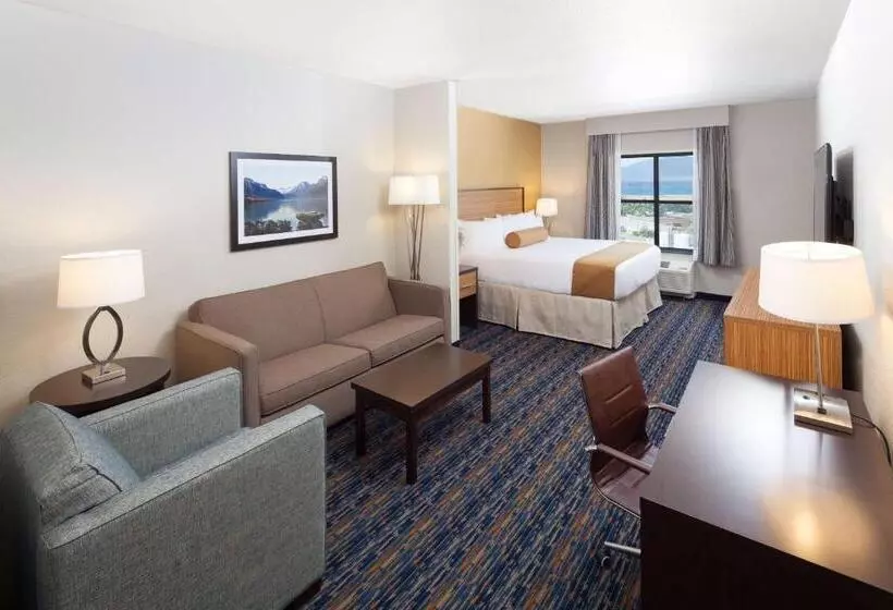 キングサイズベッドのスイートルーム, Red Lion Ridgewater Inn & Suites Polson