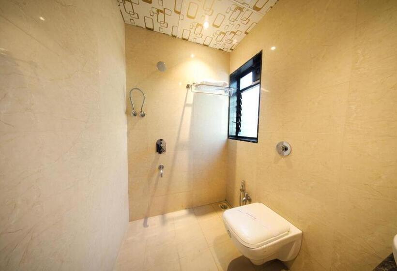 Habitación Triple Estándar, Shivam