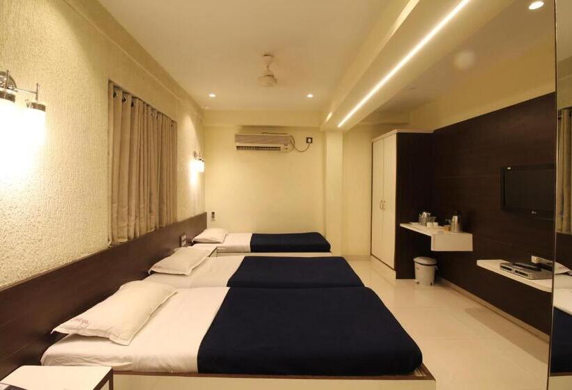 Habitación Triple Estándar, Shivam