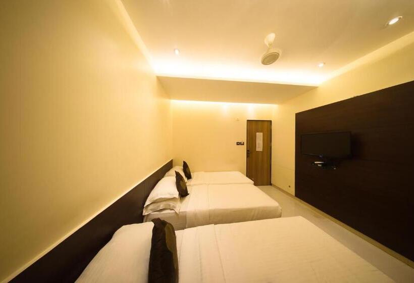 Habitación Triple Estándar, Shivam