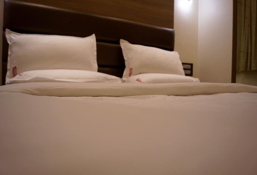 Habitación Triple Estándar, Shivam