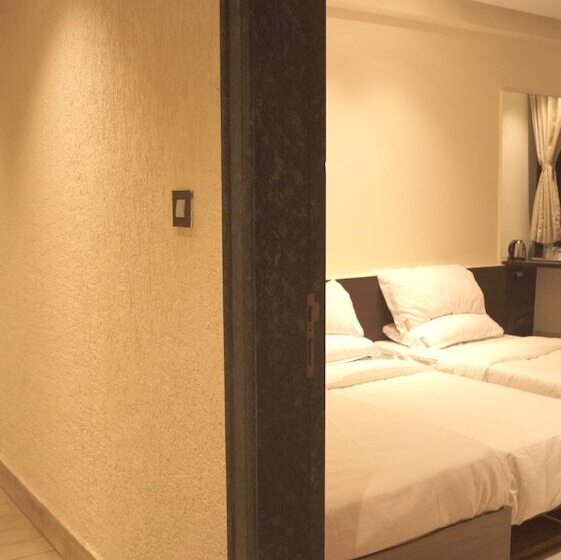 Habitación Triple Estándar, Shivam