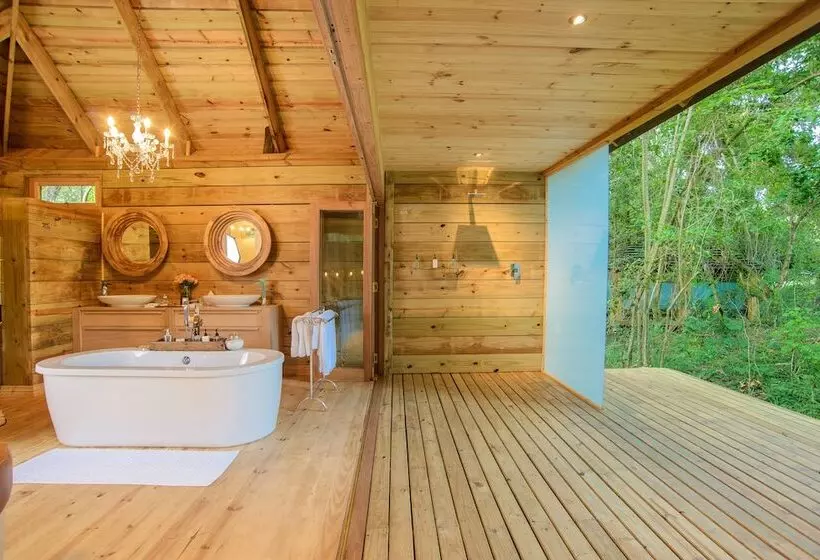 デラックスルーム, Summerfields Rose Retreat And Spa