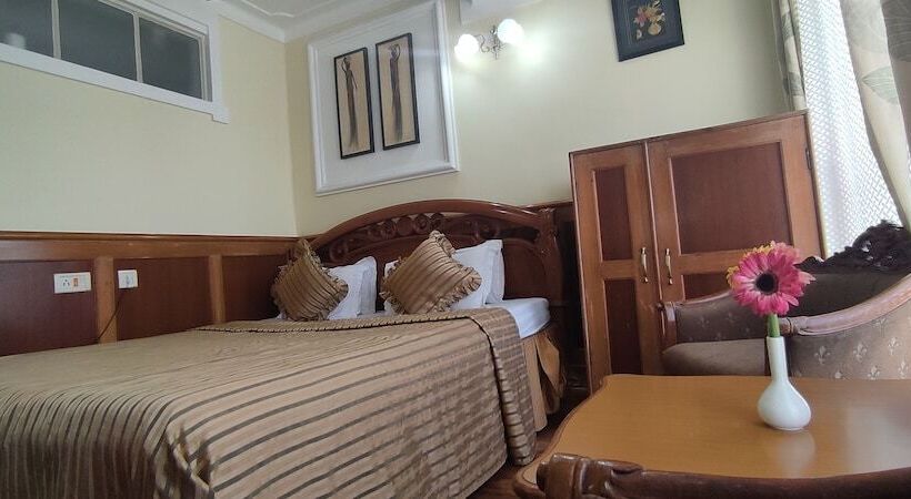 חדר דלוקס, The New Castle