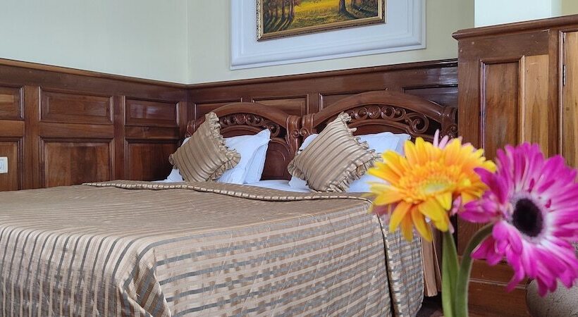 חדר דלוקס, The New Castle