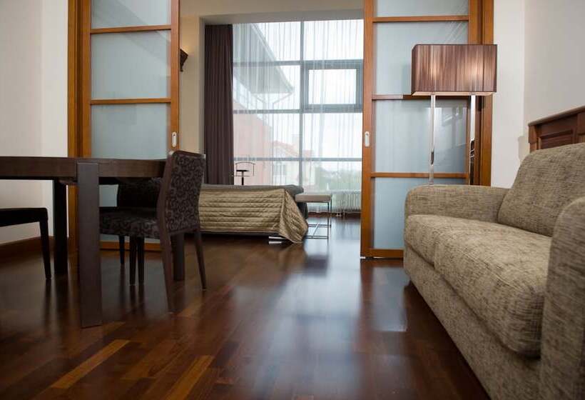 キングサイズベッドのスイートルーム, Velich Country Club