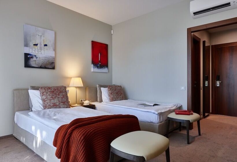 スタンダードルーム, Velich Country Club