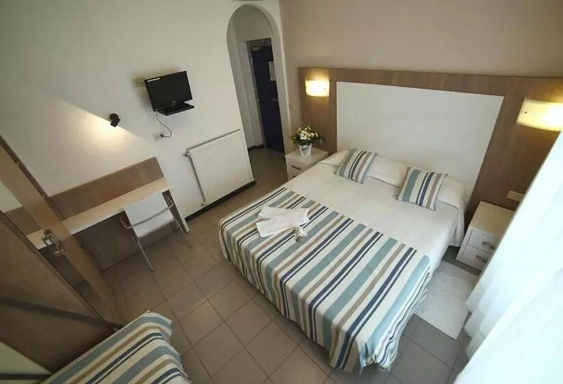 اتاق استاندارد سه نفره, Villa Rosa