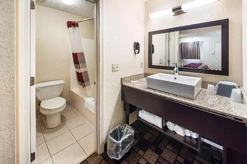キングサイズベッドのデラックスルーム, Red Roof Inn Anderson, In