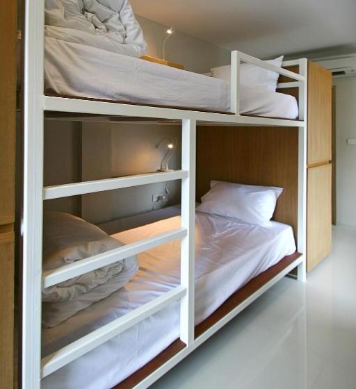 تختخواب در اتاق مشترک, Chern Bangkok