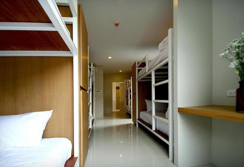 تختخواب در اتاق مشترک, Chern Bangkok