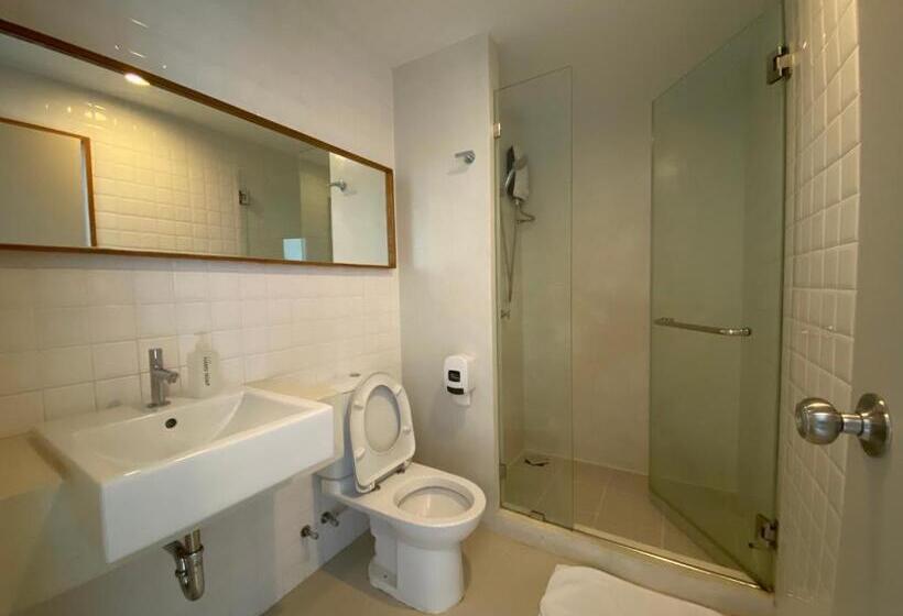 اتاق استاندارد سه نفره, Chern Bangkok