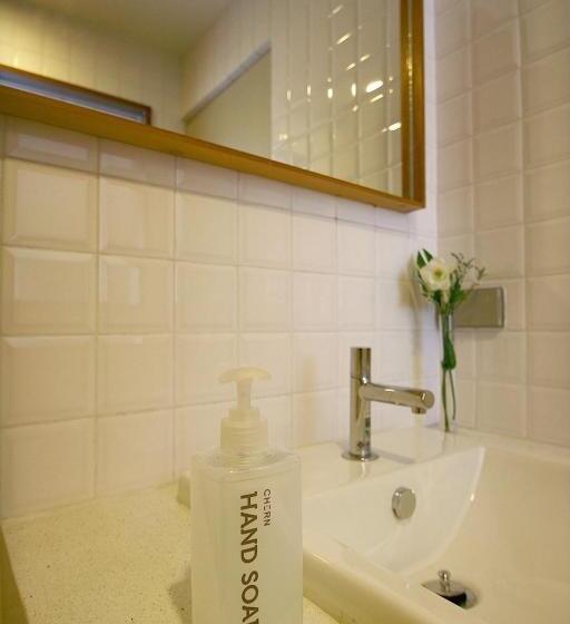 اتاق استاندارد سه نفره, Chern Bangkok