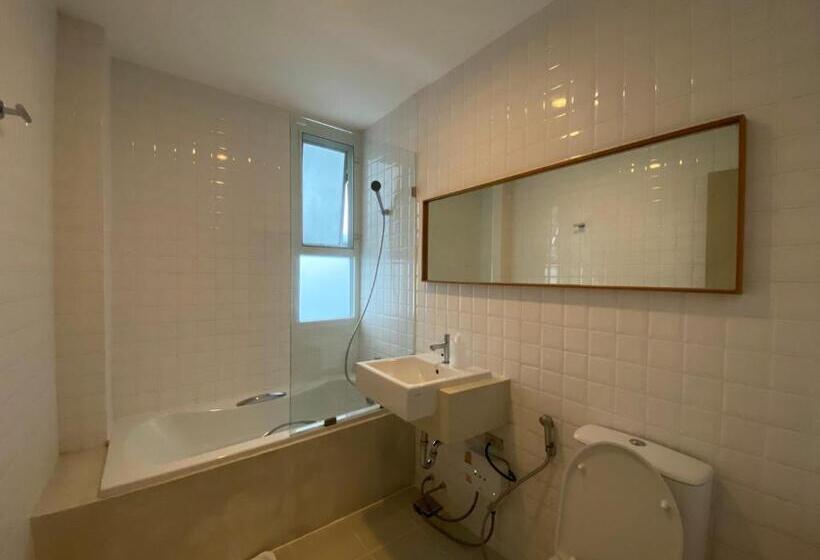 اتاق لوکس, Chern Bangkok