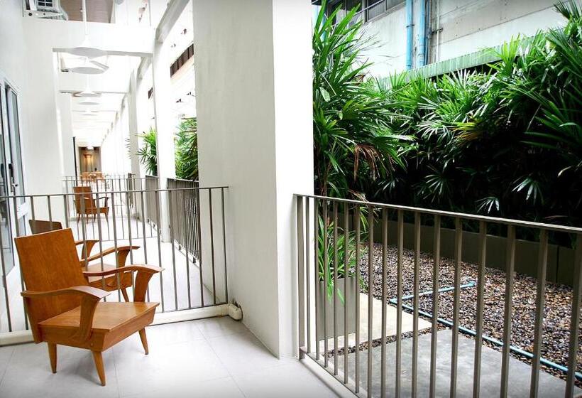 اتاق استاندارد چهار تخته, Chern Bangkok