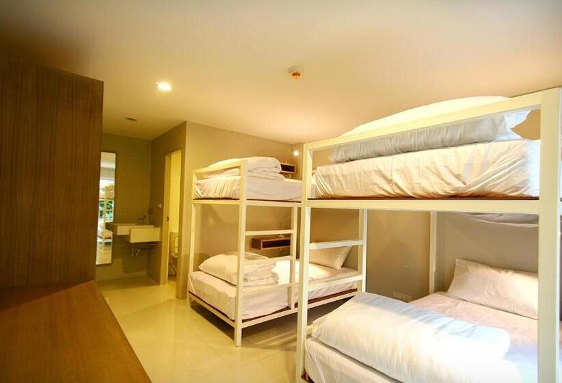 اتاق استاندارد چهار تخته, Chern Bangkok