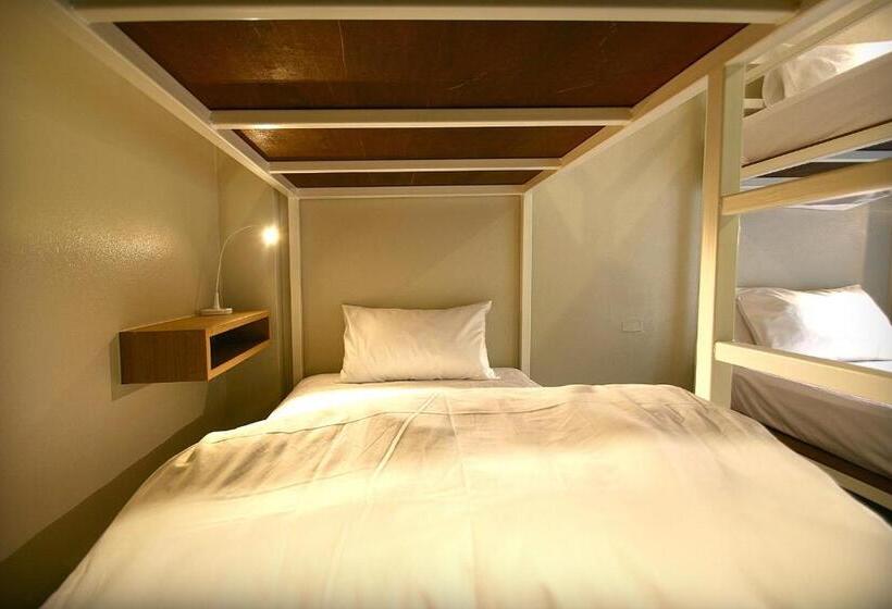 اتاق استاندارد چهار تخته, Chern Bangkok