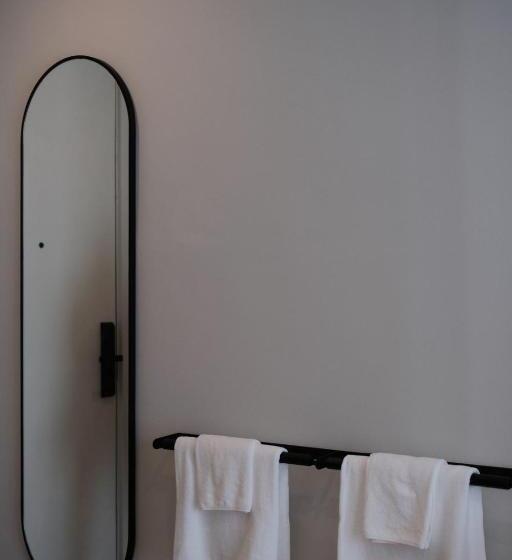 اتاق لوکس با بالکن, Chern Bangkok