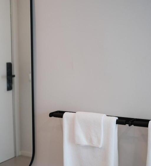 اتاق لوکس با بالکن, Chern Bangkok