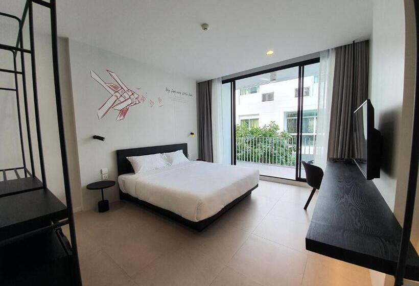 اتاق استاندارد با بالکن, Chern Bangkok
