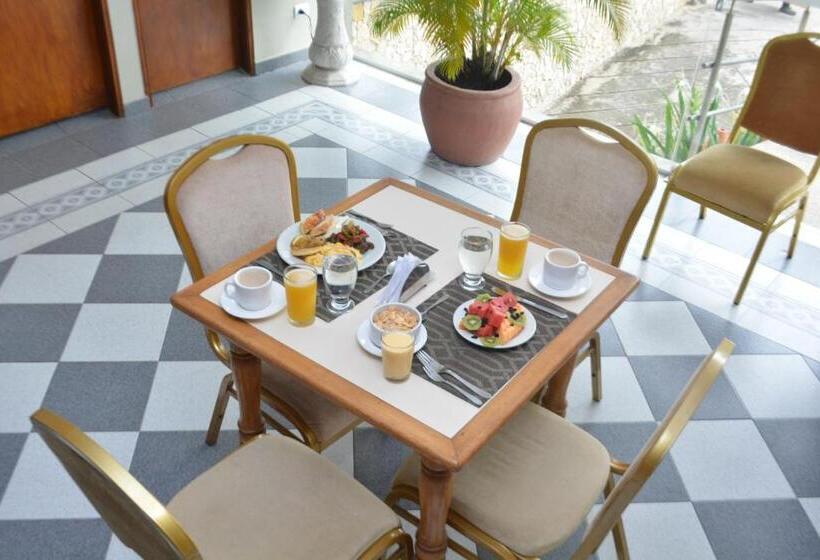 اتاق استاندارد سه نفره, Casa Ballesteros