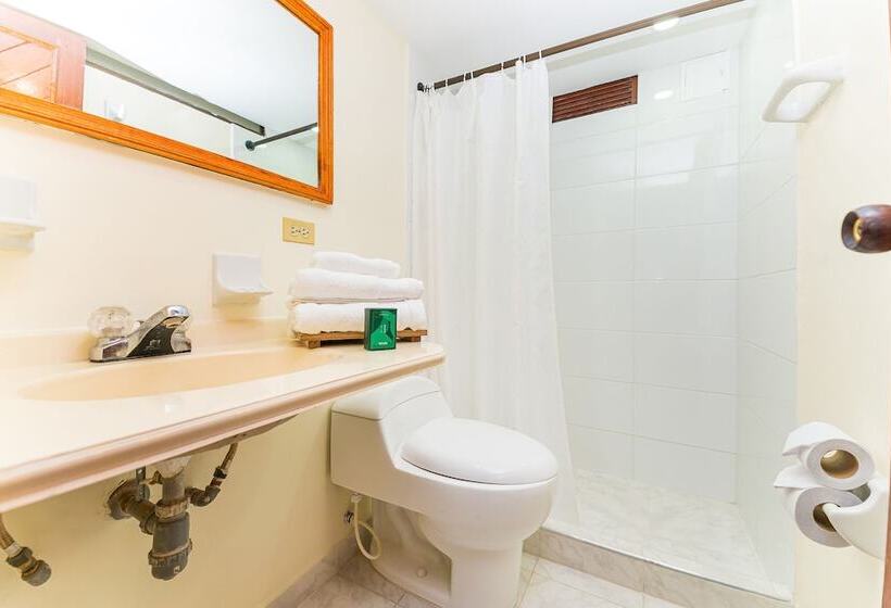 اتاق استاندارد سه نفره, Casa Ballesteros